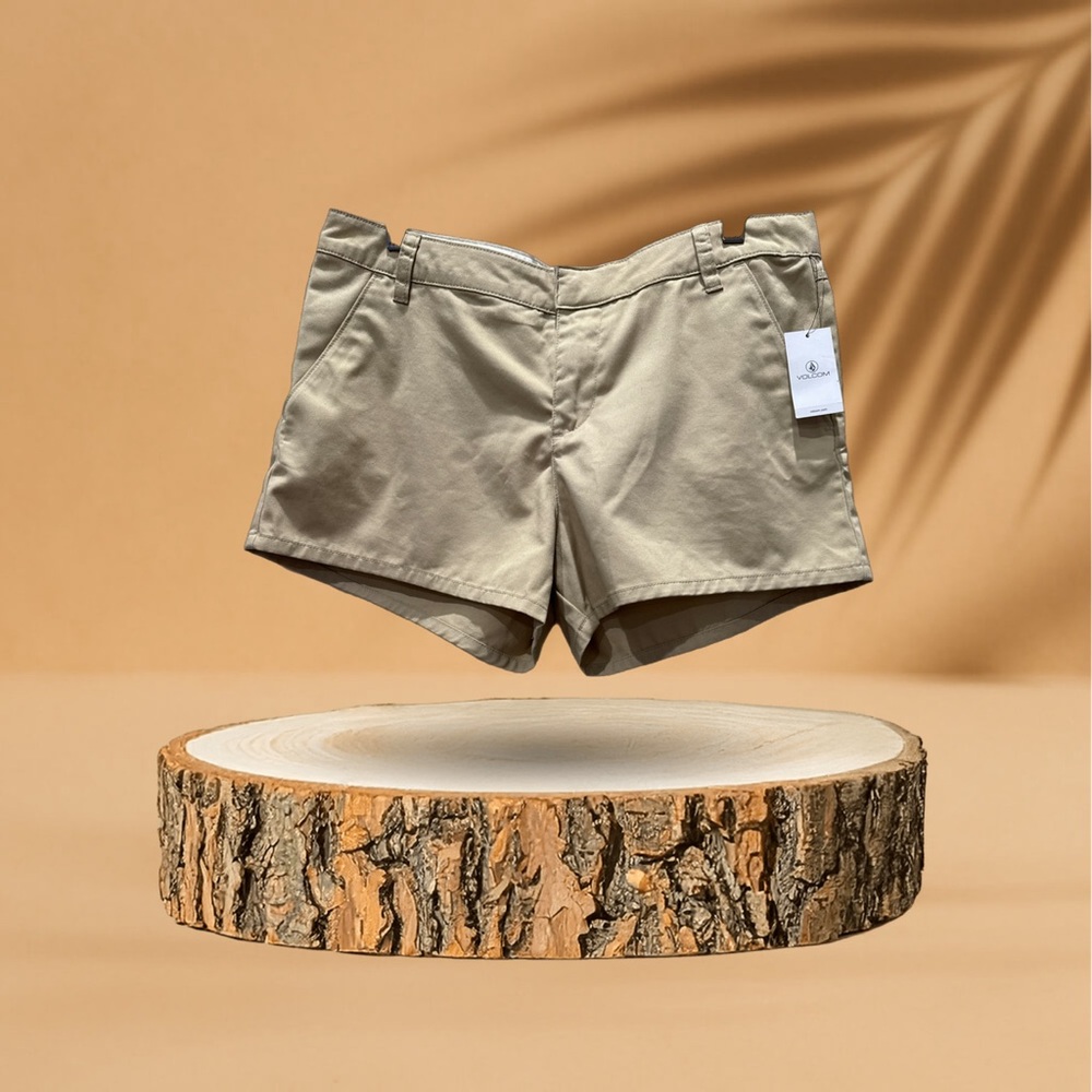 Volcom Women's Tan Cargo Shorts *NEW W/TAGS*